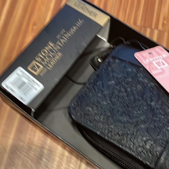 NWT leather wristlet - Picture 6 of 14